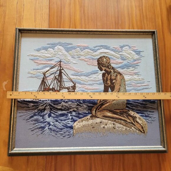 Beautiful Needlecraft of The Mermaid Finished Framed Crewel Signed VF 77 - Picture 7 of 10